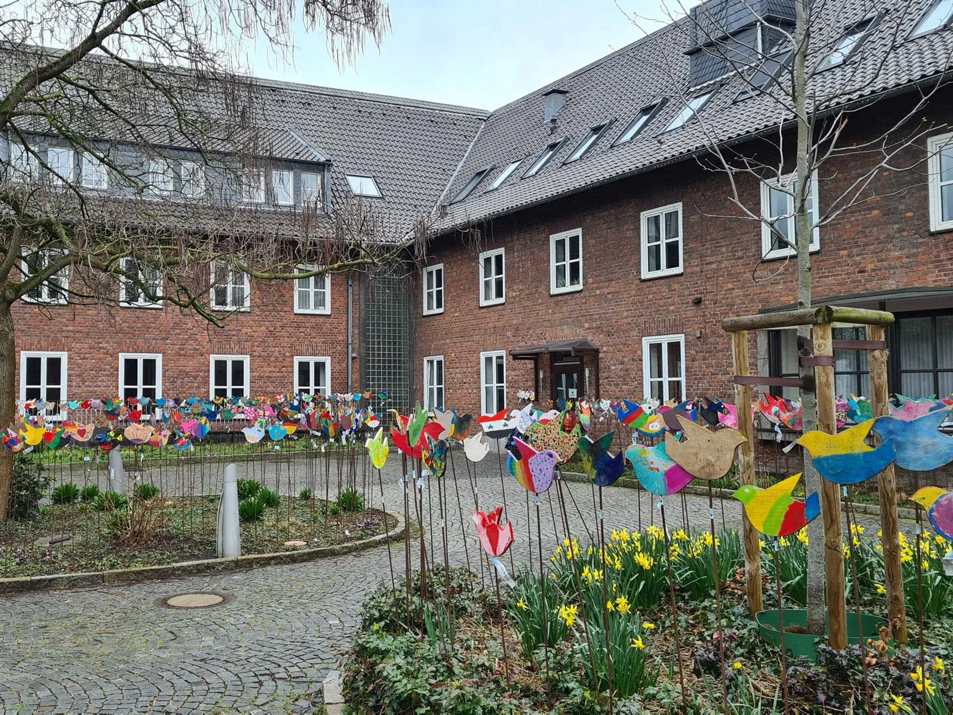 Tolerantes Dinslaken - Projekte 2022 - Friedenstauben - Friedenszeichen … in unserer Stadt! - Im Stadtgebiet aufgestellte Friedenstauben - Bild 3 von 3